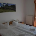 Hotel Haus Oberland 3*